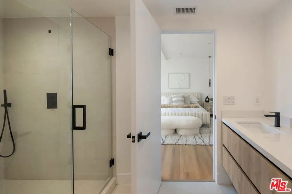 2001 W Bellevue Avenue Los Angeles, CA 90026