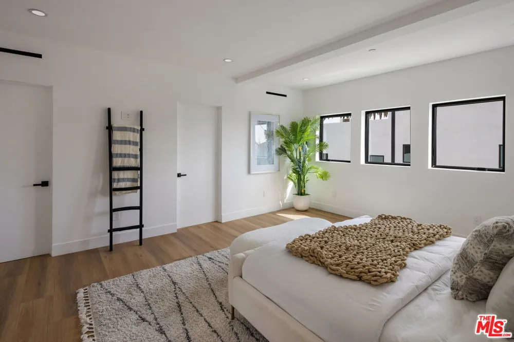 2001 W Bellevue Avenue Los Angeles, CA 90026