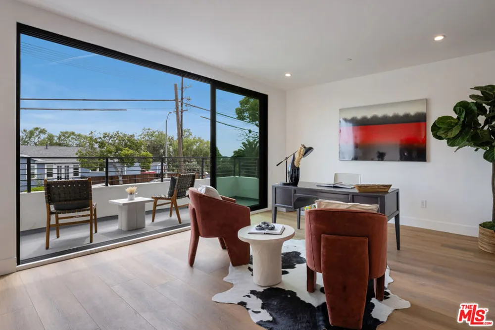 2001 W Bellevue Avenue Los Angeles, CA 90026