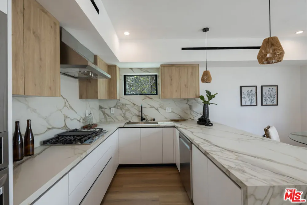 2001 W Bellevue Avenue Los Angeles, CA 90026