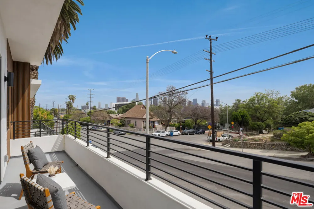 2001 W Bellevue Avenue Los Angeles, CA 90026