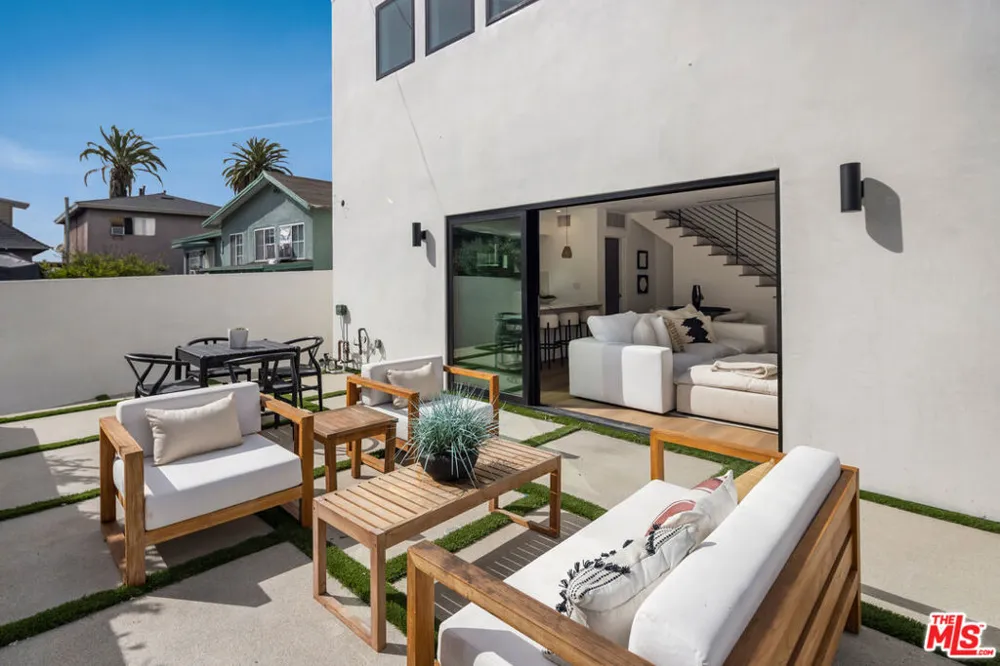 2001 W Bellevue Avenue Los Angeles, CA 90026