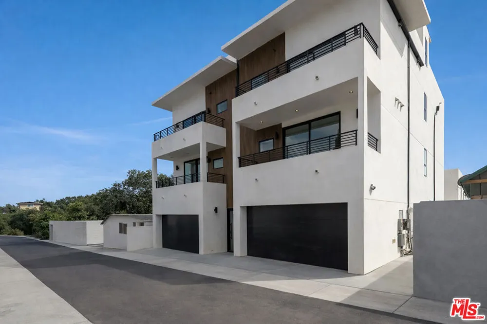 2001 W Bellevue Avenue Los Angeles, CA 90026