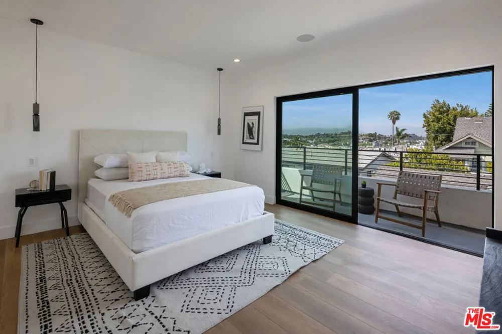 2001 W Bellevue Avenue Los Angeles, CA 90026