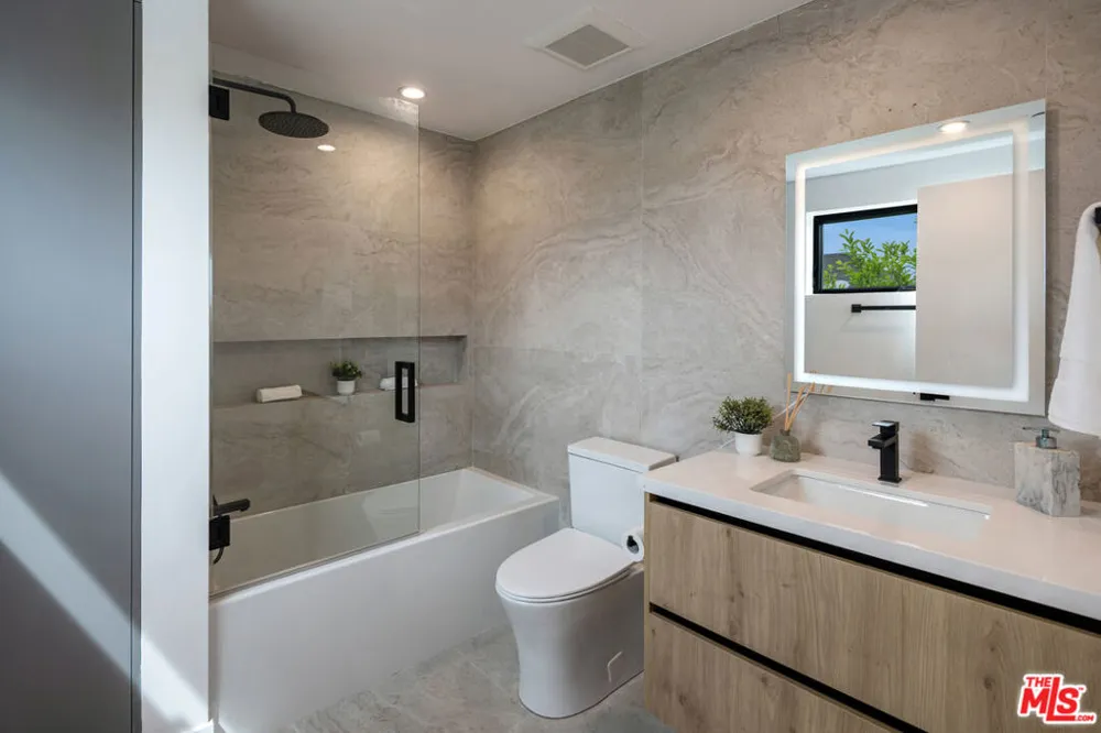 2001 W Bellevue Avenue Los Angeles, CA 90026