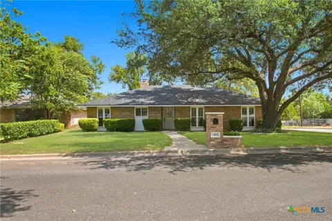 1501 Wall Street