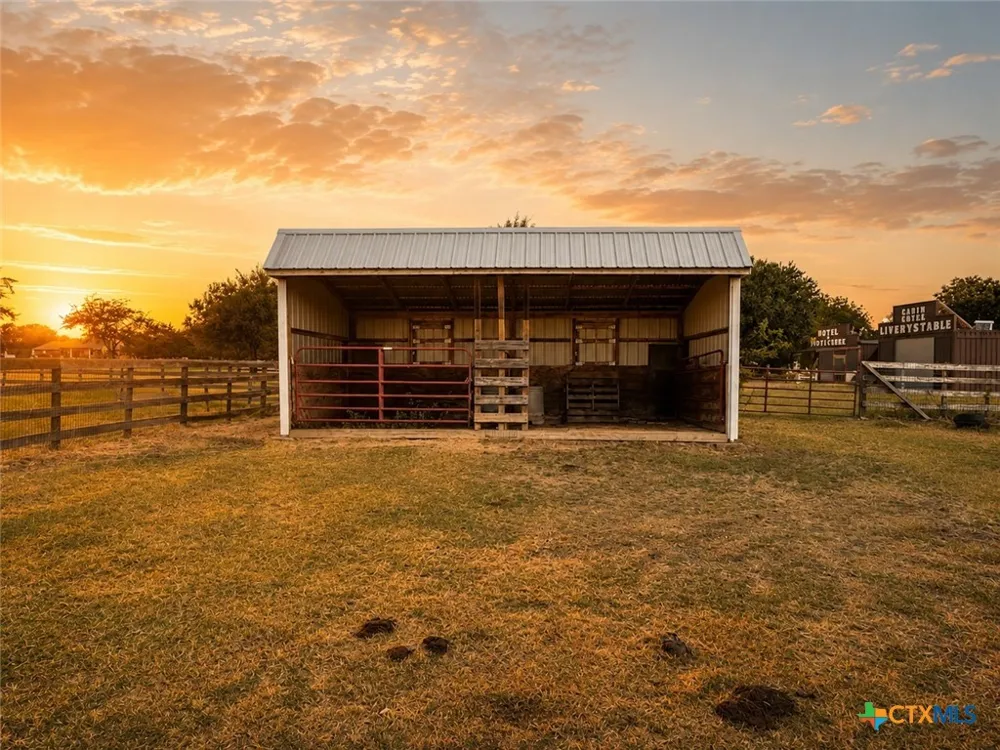 2415 Old Crawford Road Crawford, TX 76638