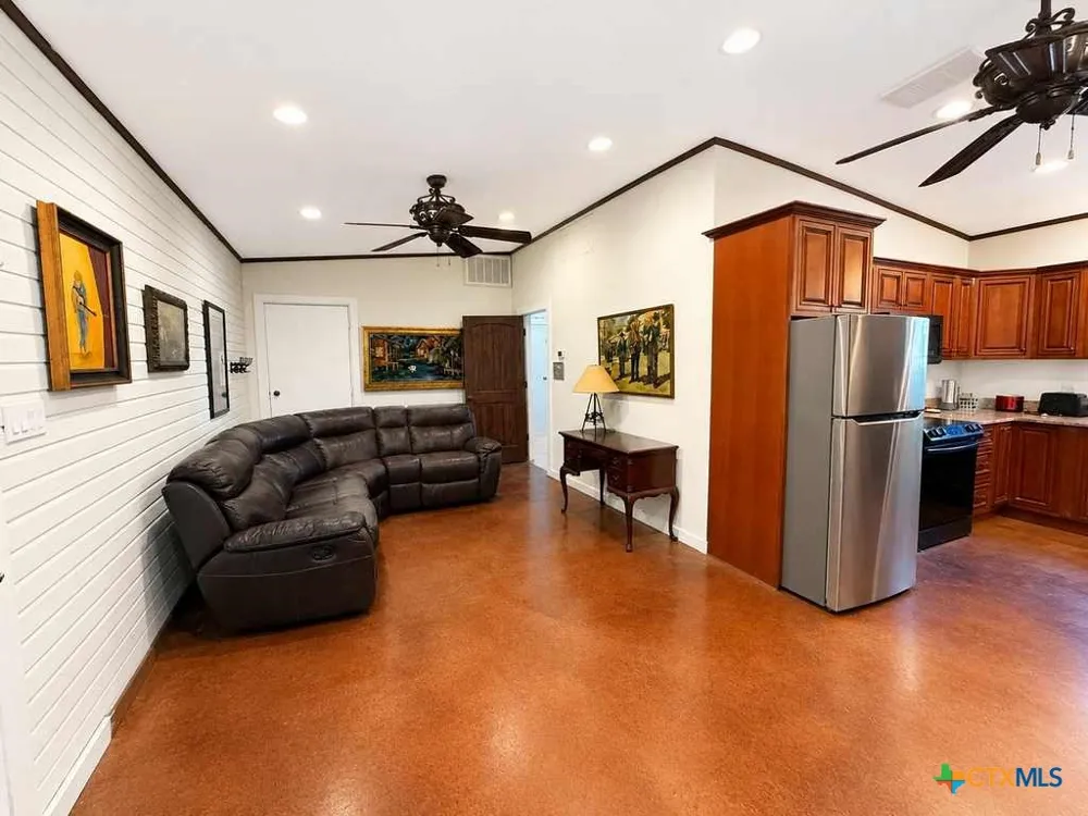 2415 Old Crawford Road Crawford, TX 76638