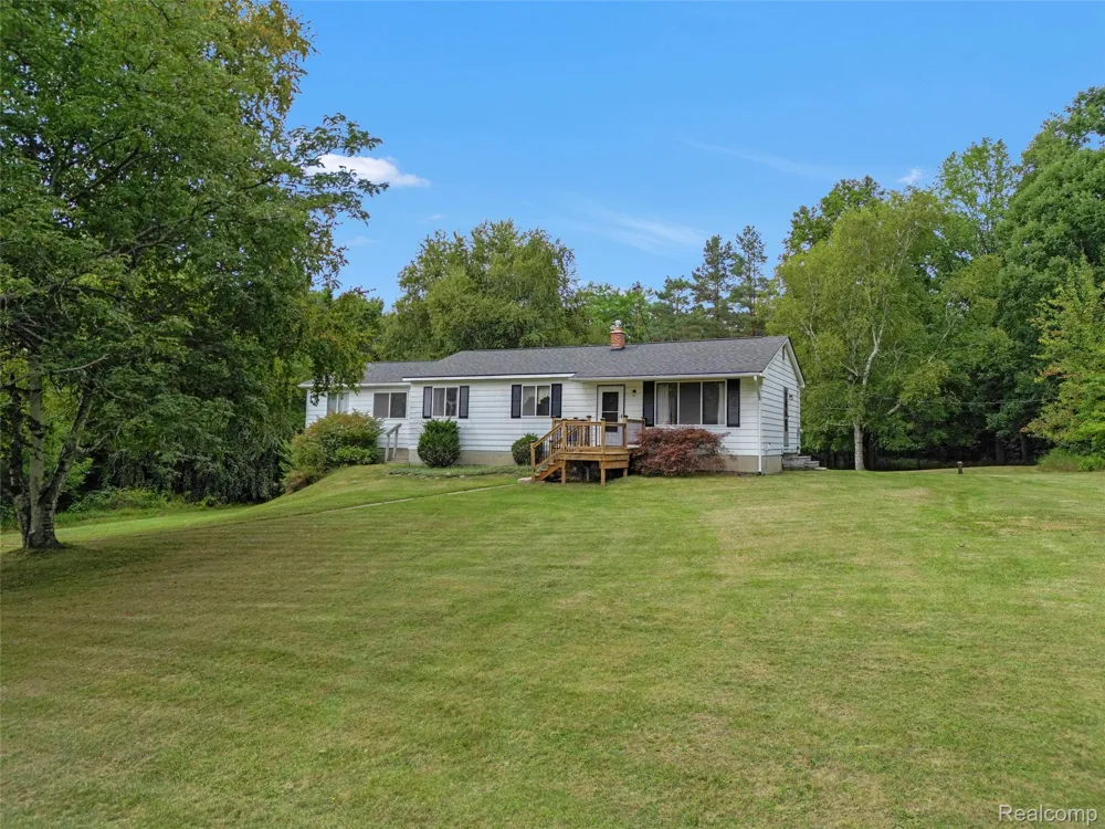 3250 Groveland Road Groveland Township, MI 48462