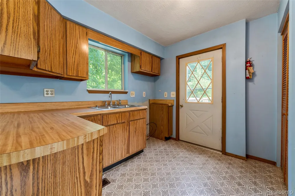 3250 Groveland Road Groveland Township, MI 48462