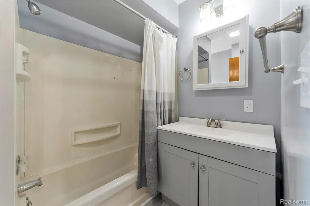 3250 Groveland Road Groveland Township, MI 48462