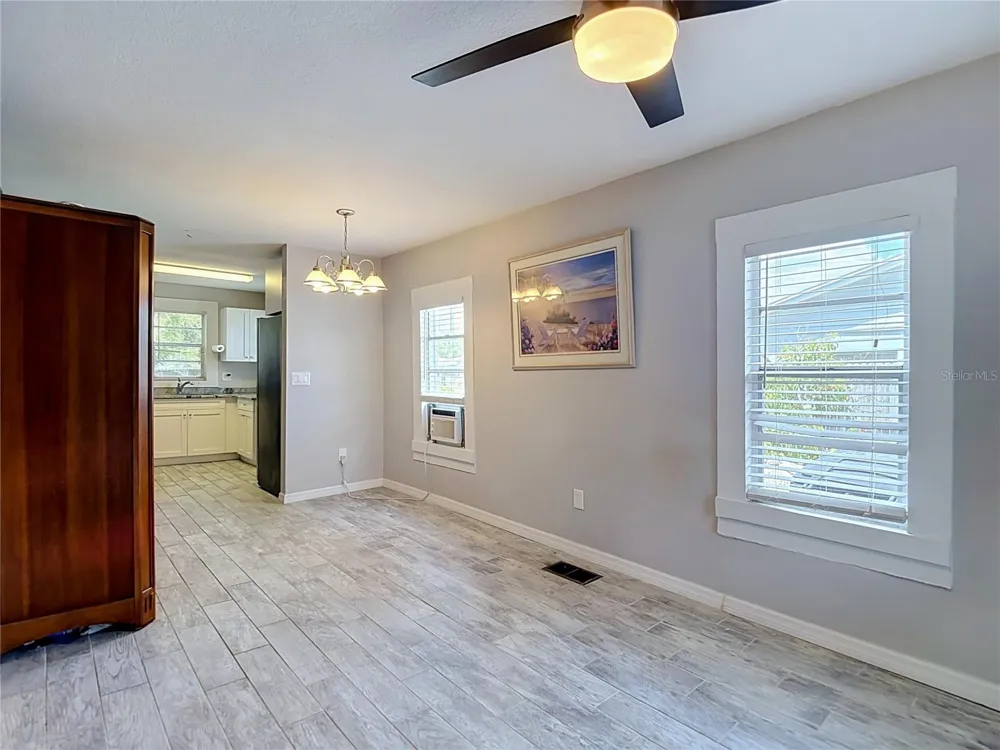 608 LINCOLN AVENUE Tampa, FL 33609