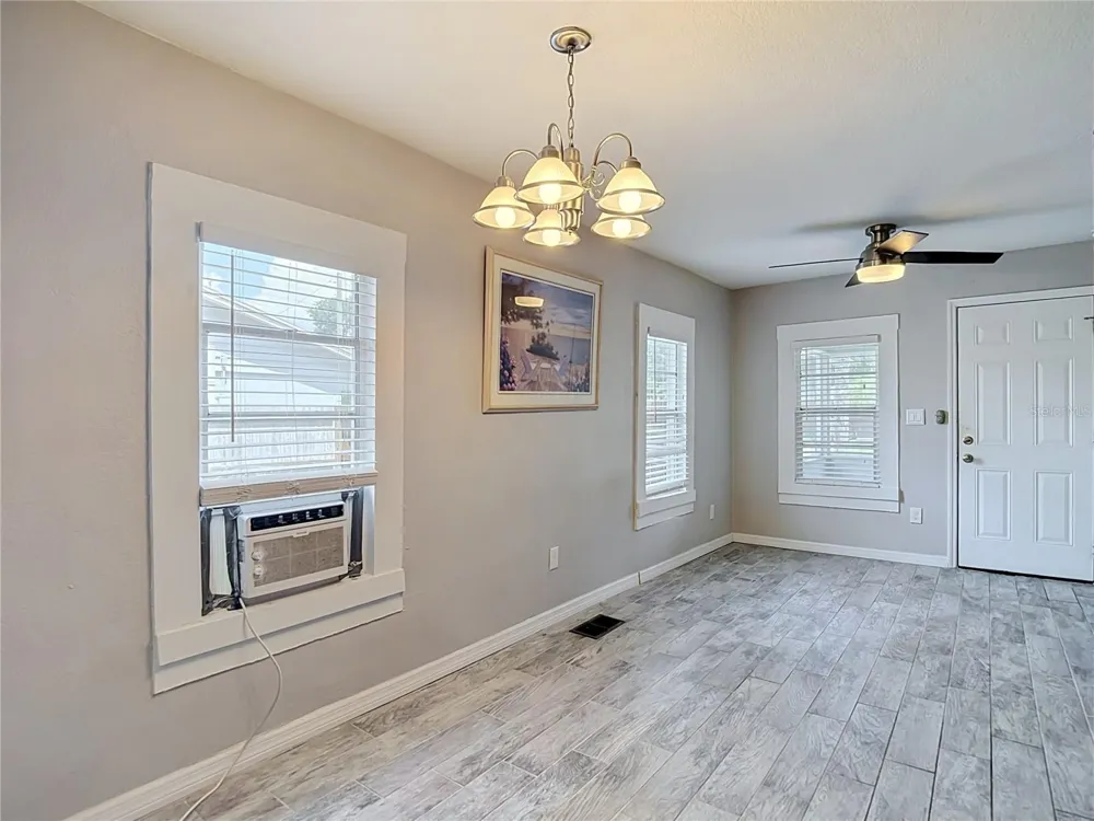 608 LINCOLN AVENUE Tampa, FL 33609