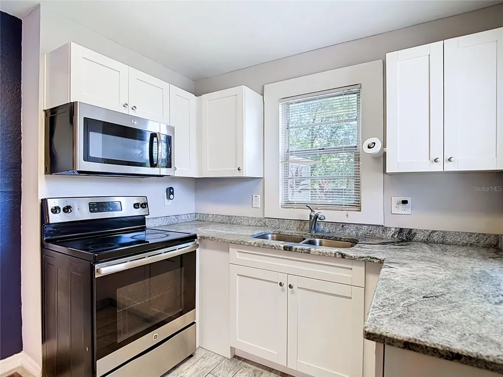 608 LINCOLN AVENUE Tampa, FL 33609