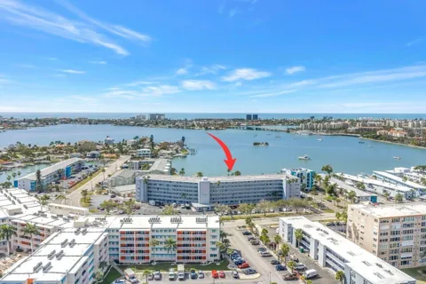 1868 SHORE DRIVE S #310