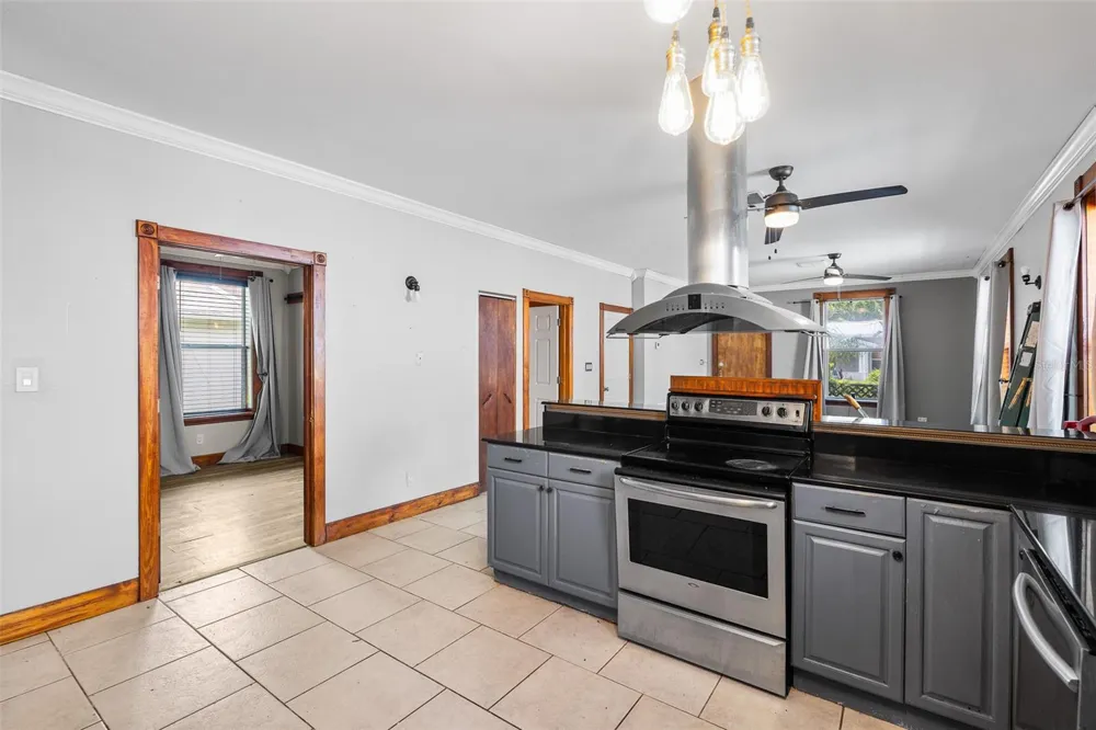 7203 NAVIN AVENUE Tampa, FL 33604
