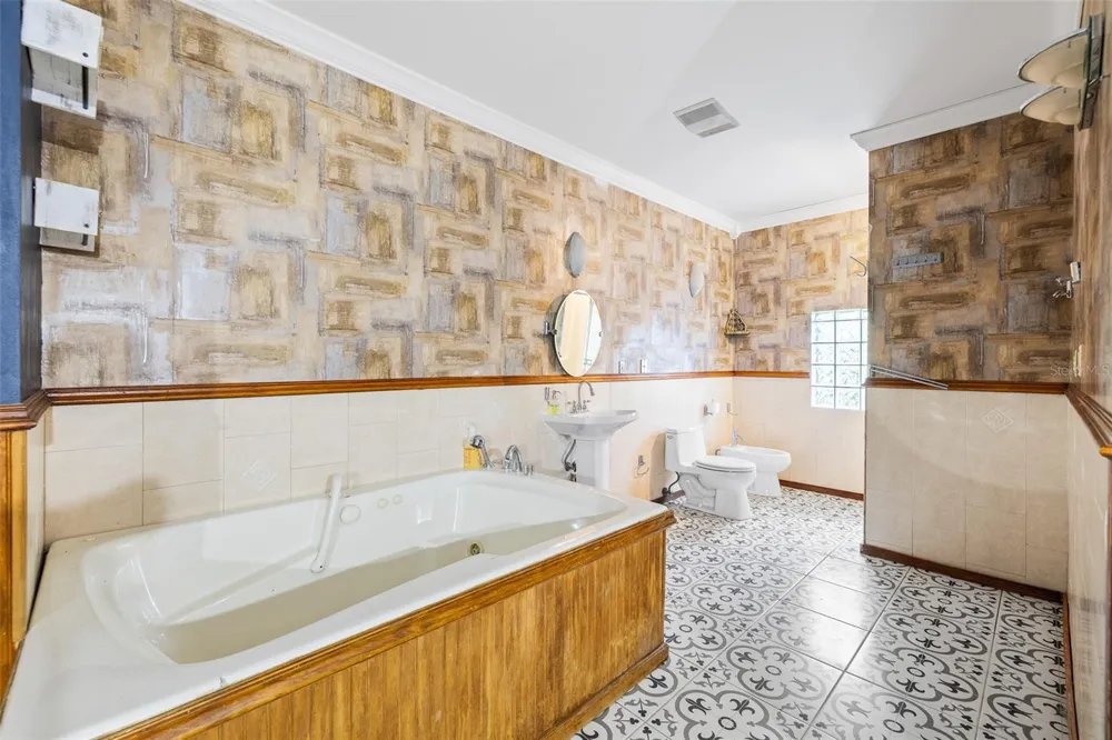 7203 NAVIN AVENUE Tampa, FL 33604