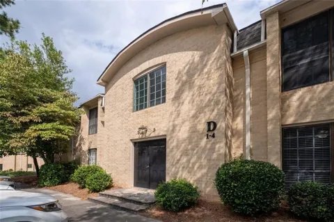 5400 Roswell Road #D4