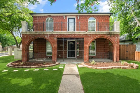 311 E Walnut Street