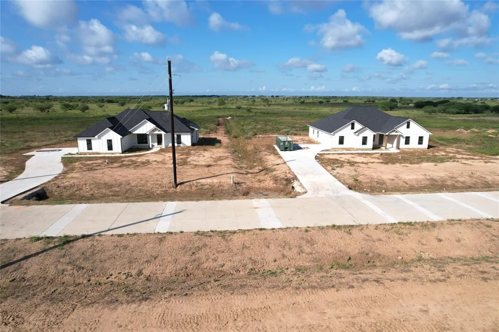 1165 Wrangler Way Sealy, TX 77474