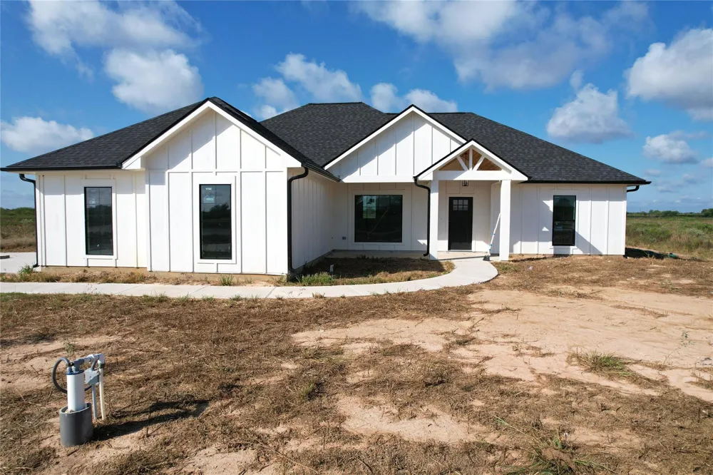 1165 Wrangler Way Sealy, TX 77474