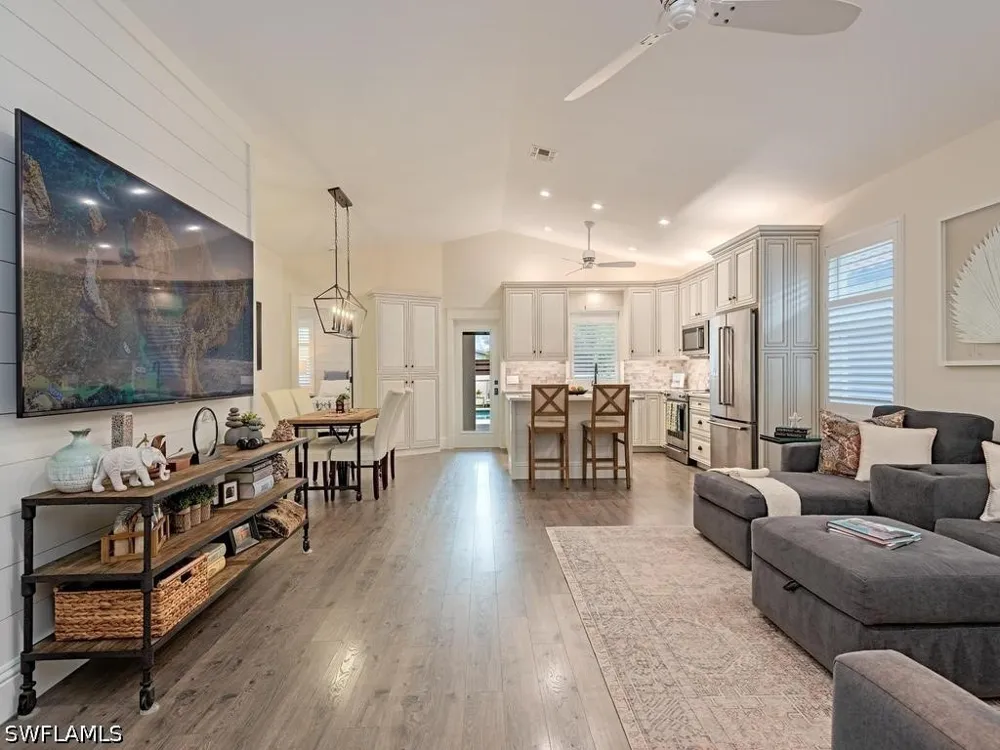 109th Avenue Naples, FL 34108