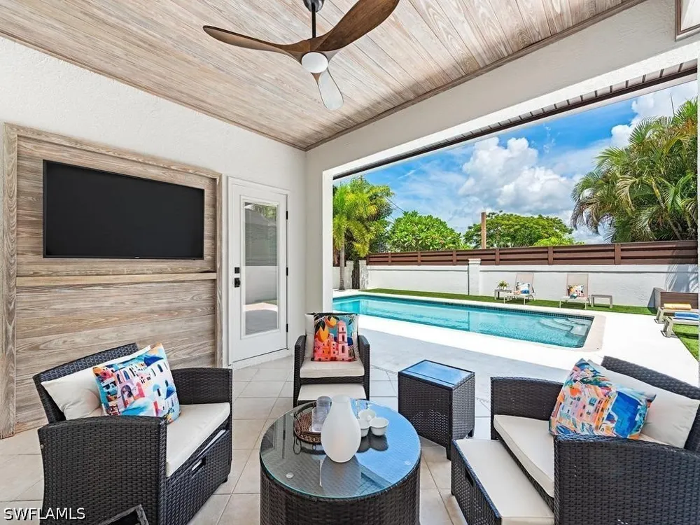 109th Avenue Naples, FL 34108