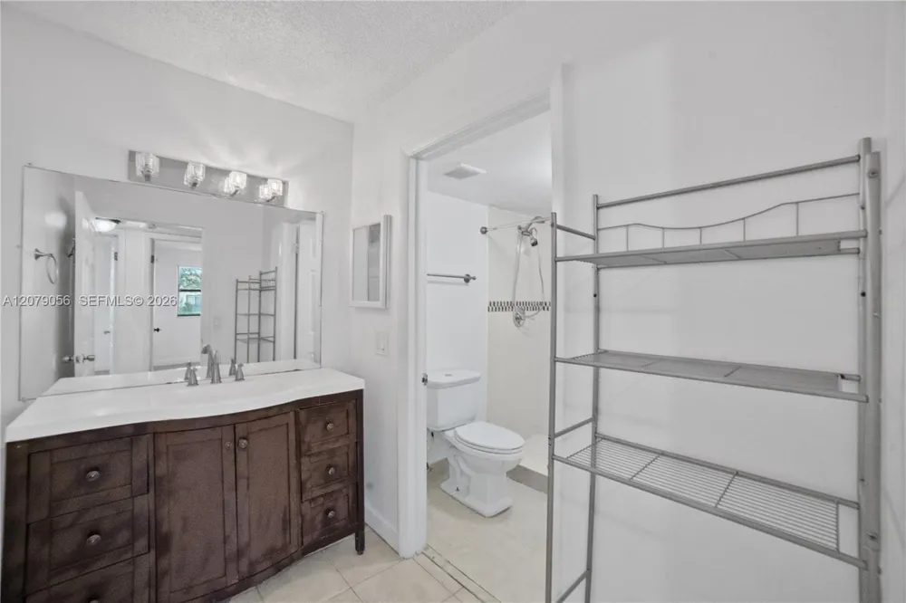 7155 NW 179th St #108 Hialeah, FL 33015