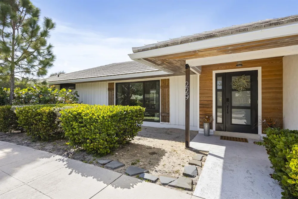 229 Fairway W Tequesta, FL 33469