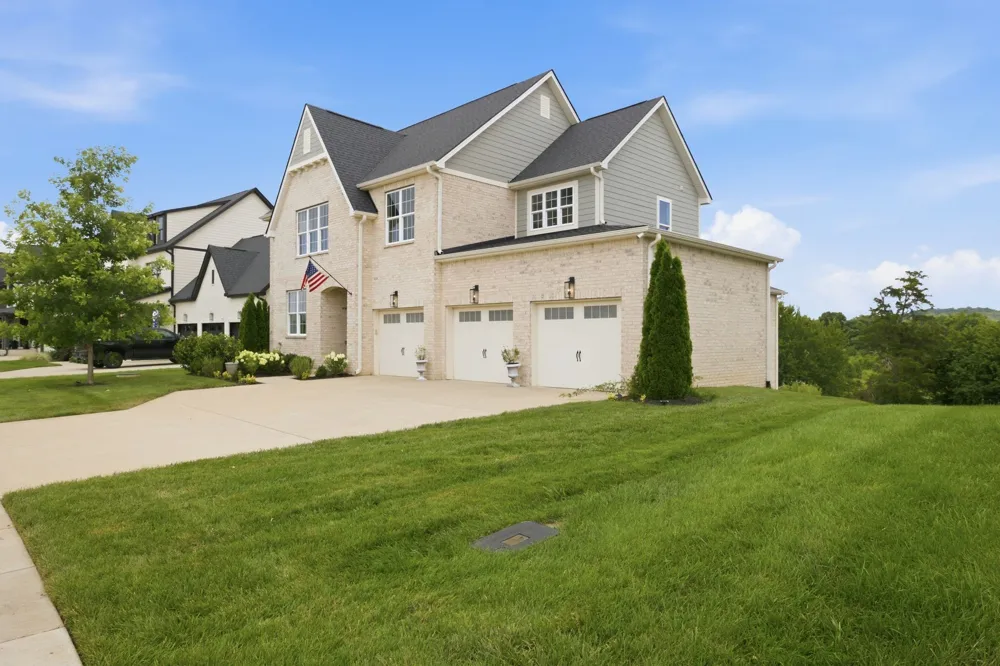 7628 Delancey Dr College Grove, TN 37046