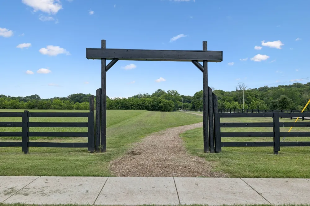 7628 Delancey Dr College Grove, TN 37046