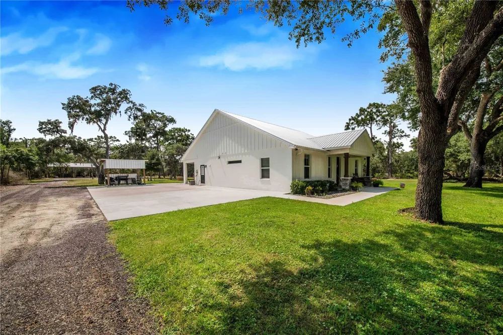 12510 LAKE HATCHINEHA ROAD Haines City, FL 33844