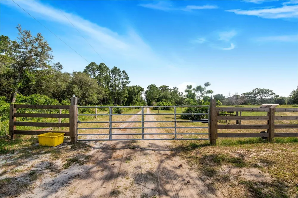 12510 LAKE HATCHINEHA ROAD Haines City, FL 33844