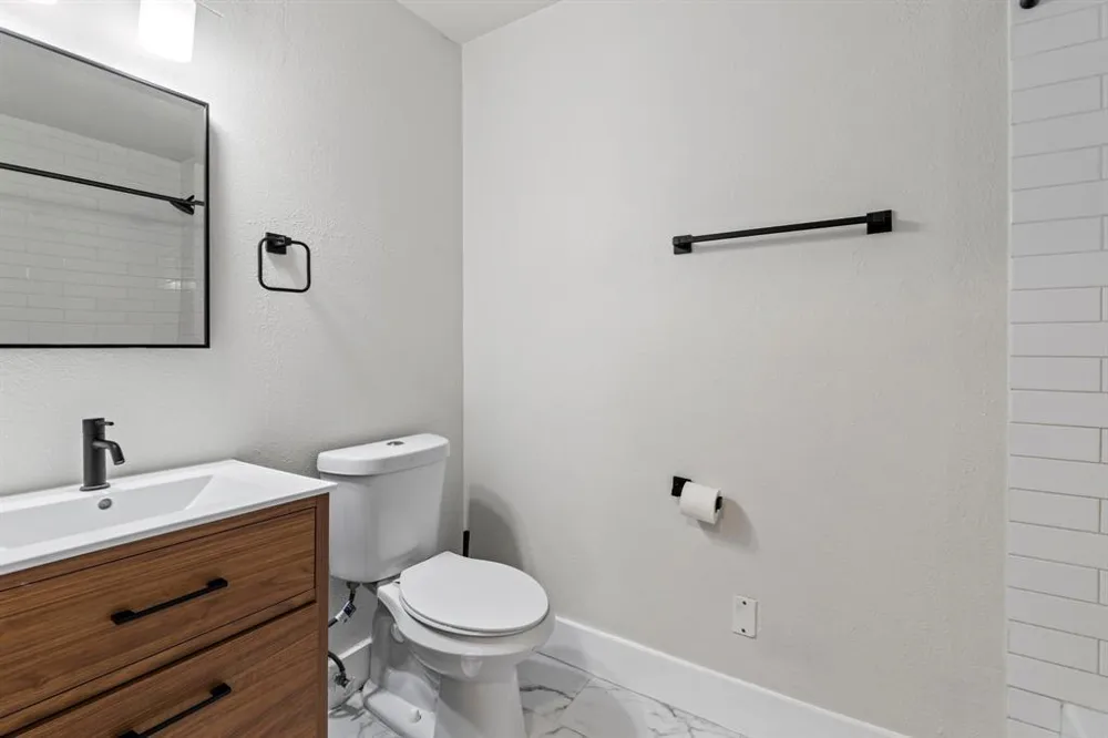 909 Reinli Street #101 Austin, TX 78751