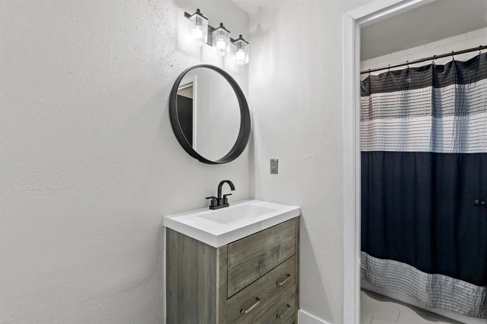 909 Reinli Street #101 Austin, TX 78751