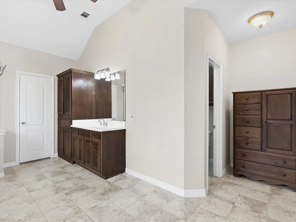 8630 Glenloch Drive Red Oak, TX 75154
