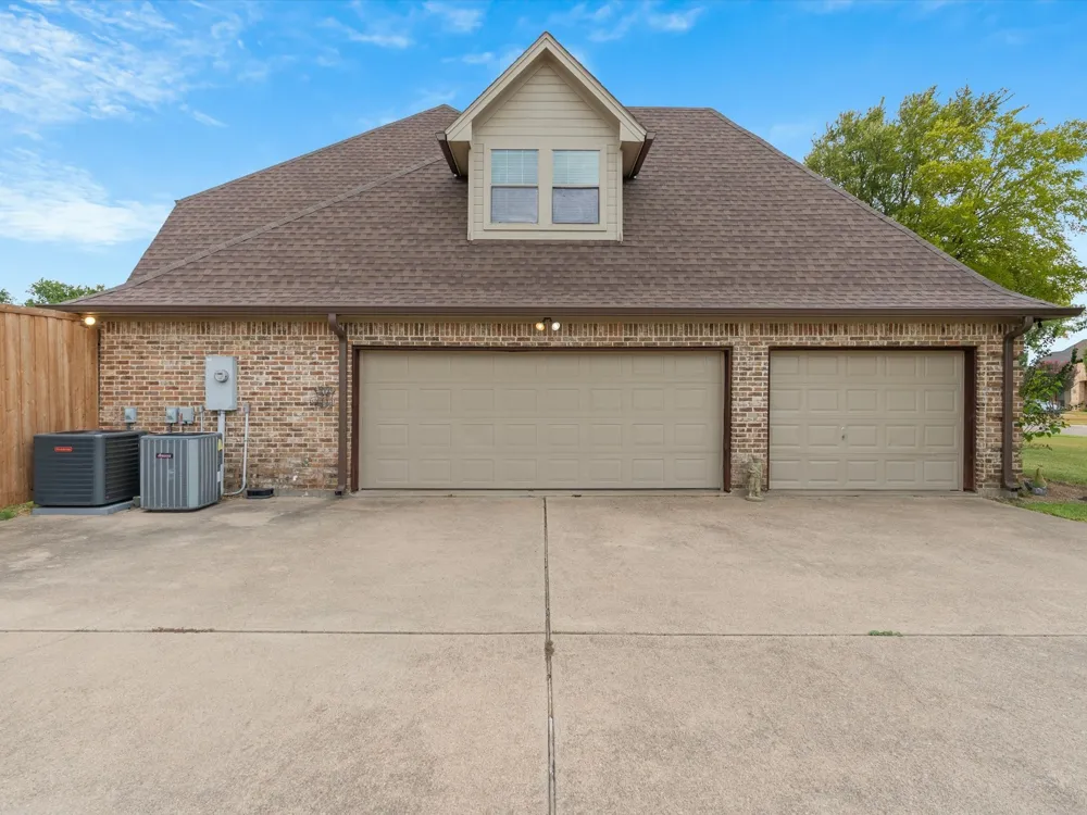 8630 Glenloch Drive Red Oak, TX 75154