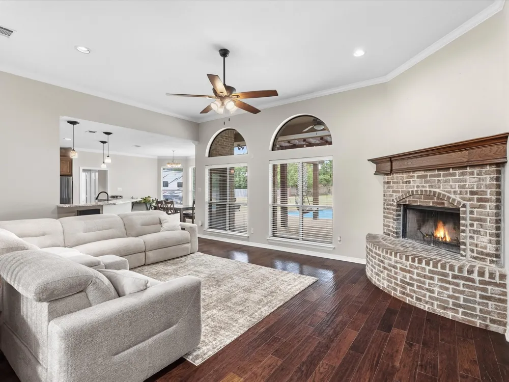 8630 Glenloch Drive Red Oak, TX 75154