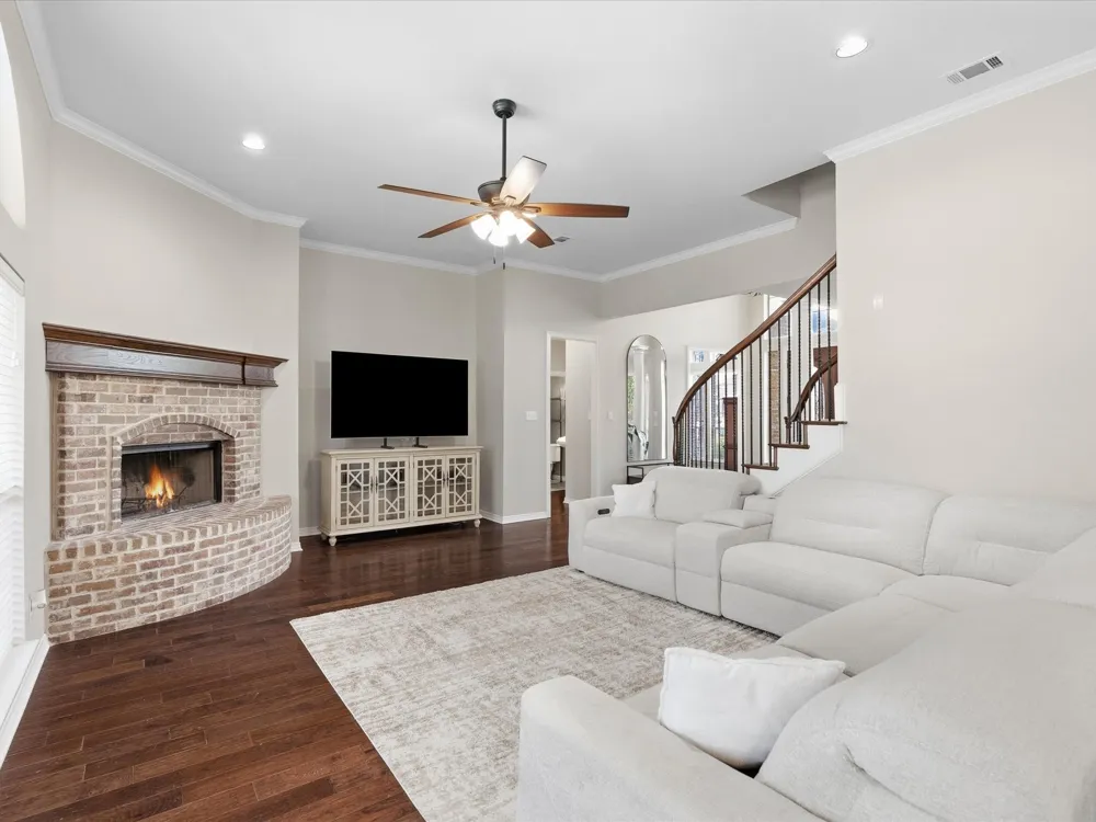 8630 Glenloch Drive Red Oak, TX 75154