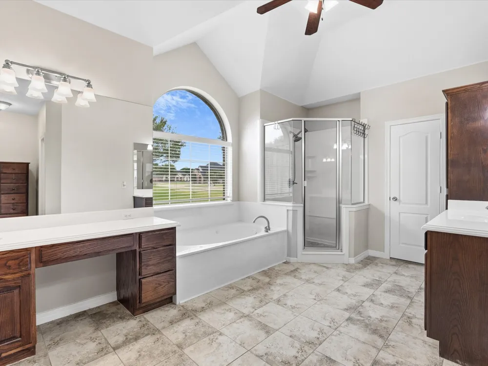 8630 Glenloch Drive Red Oak, TX 75154