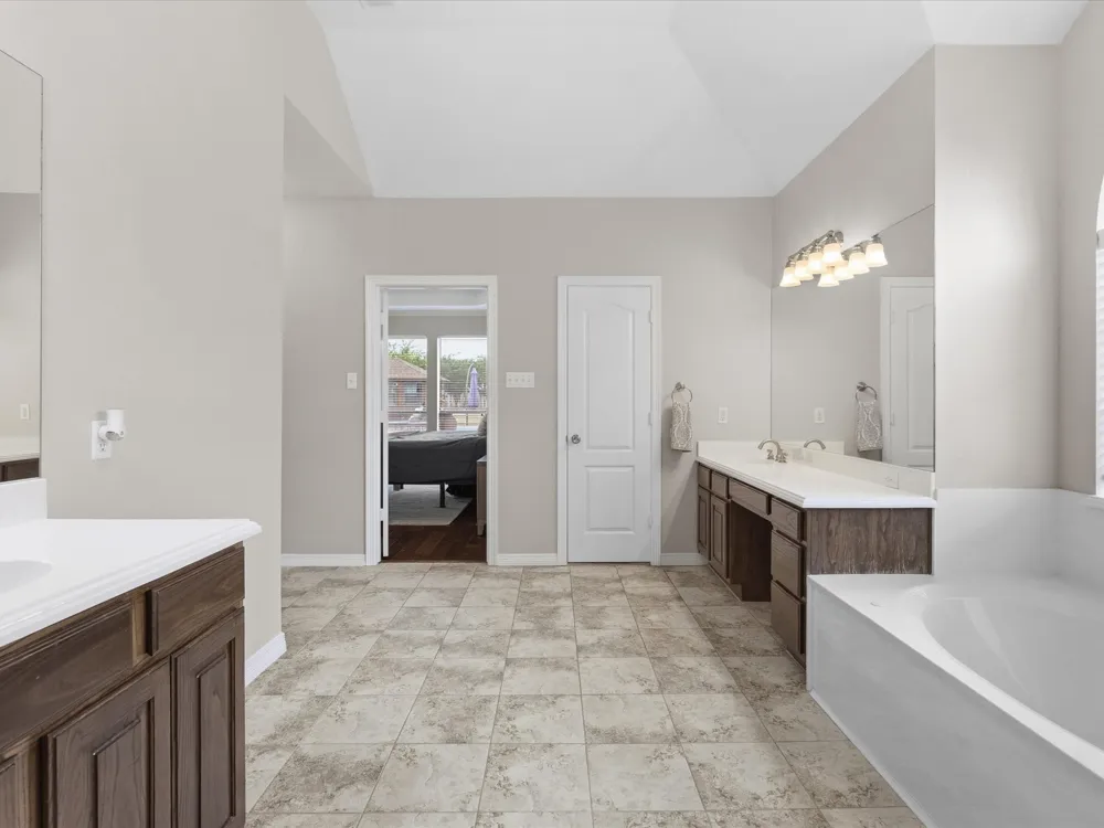 8630 Glenloch Drive Red Oak, TX 75154