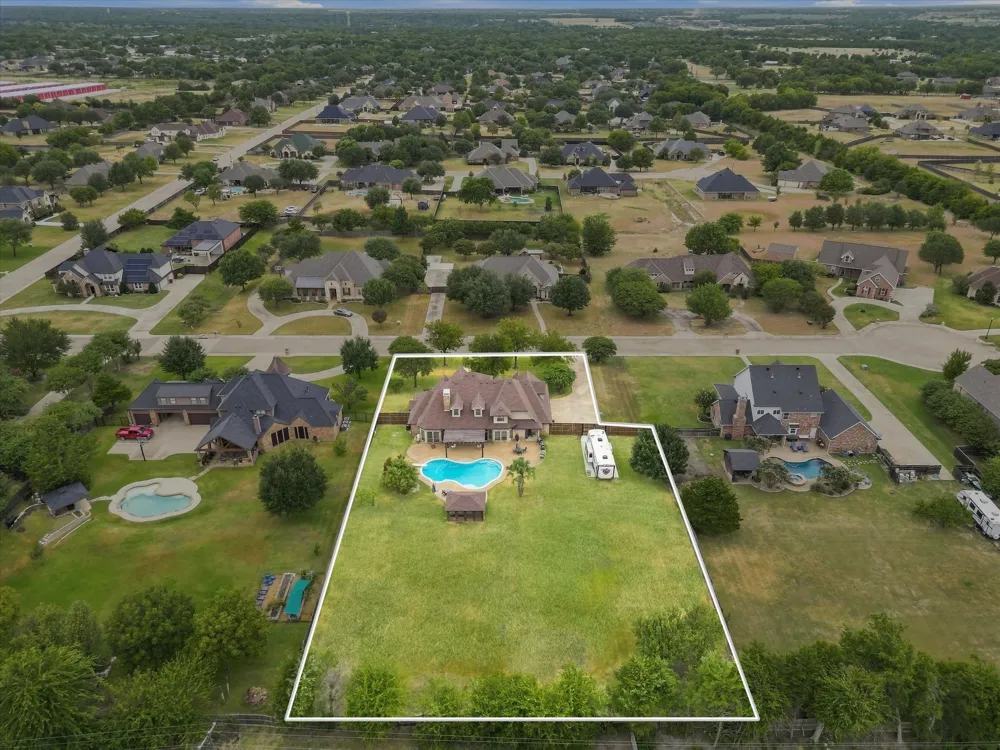8630 Glenloch Drive Red Oak, TX 75154