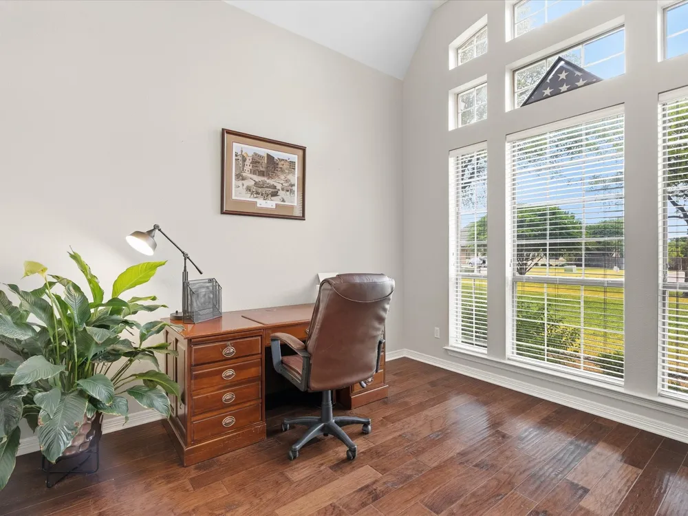 8630 Glenloch Drive Red Oak, TX 75154