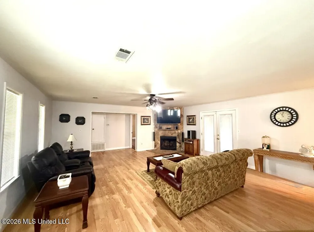 206 Glenwood Drive Carriere, MS 39426