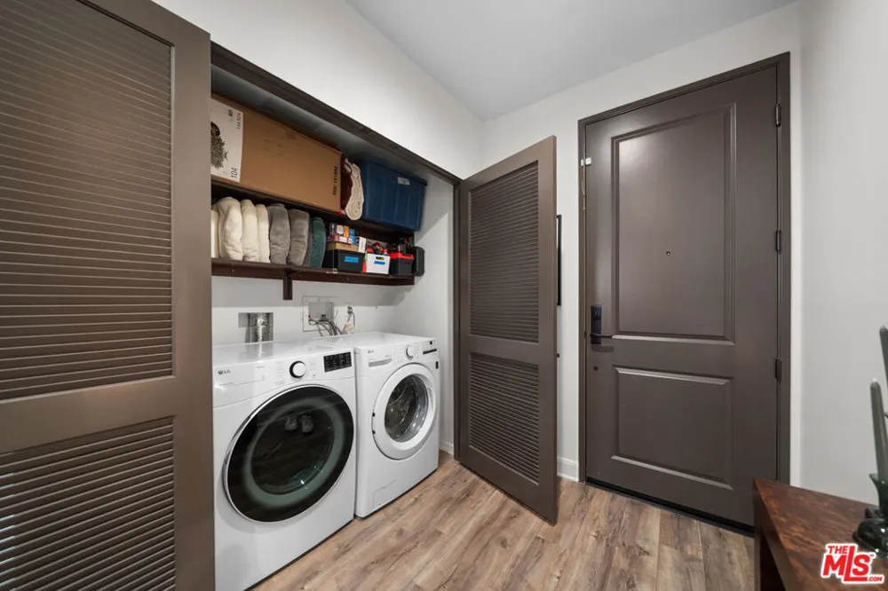 859 S Lucerne Boulevard #110 Los Angeles, CA 90005