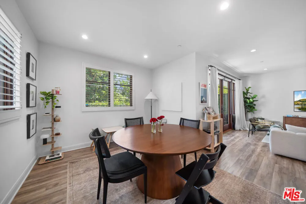 859 S Lucerne Boulevard #110 Los Angeles, CA 90005