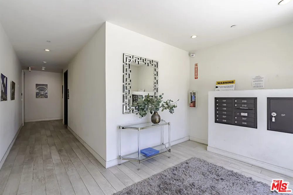 859 S Lucerne Boulevard #110 Los Angeles, CA 90005