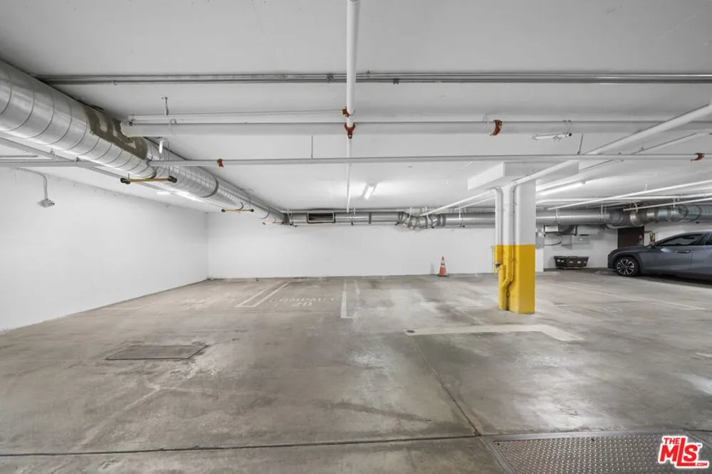 859 S Lucerne Boulevard #110 Los Angeles, CA 90005