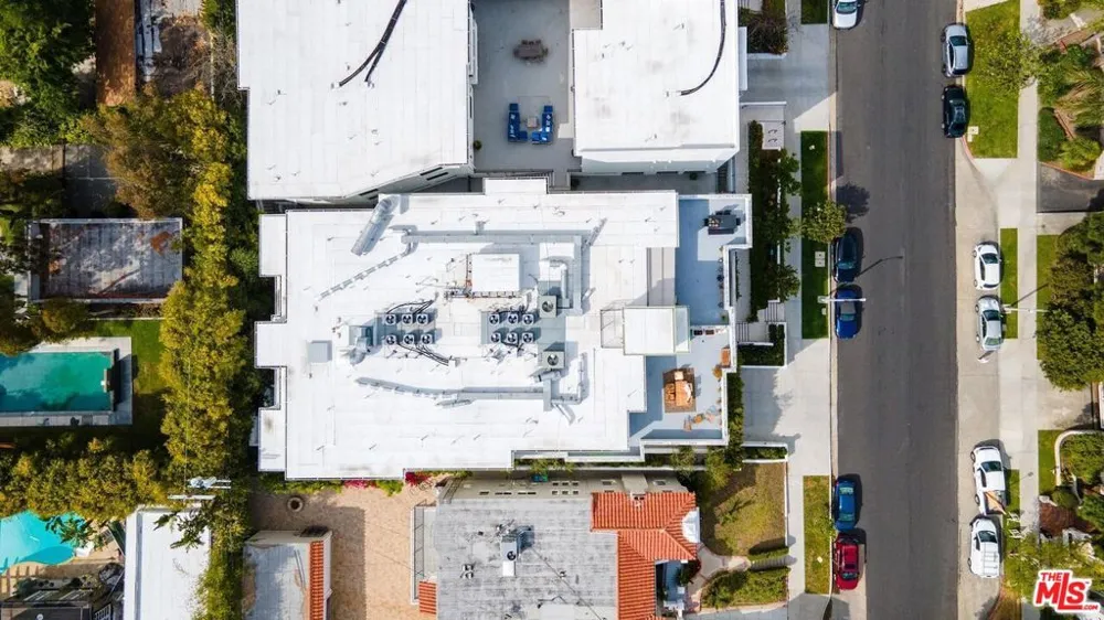 859 S Lucerne Boulevard #110 Los Angeles, CA 90005