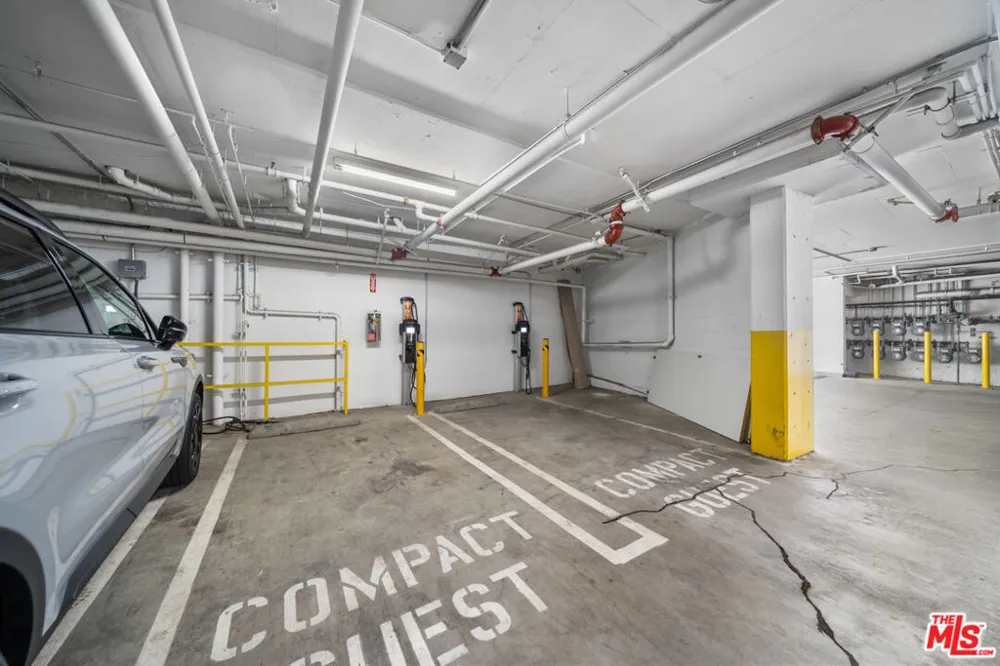 859 S Lucerne Boulevard #110 Los Angeles, CA 90005